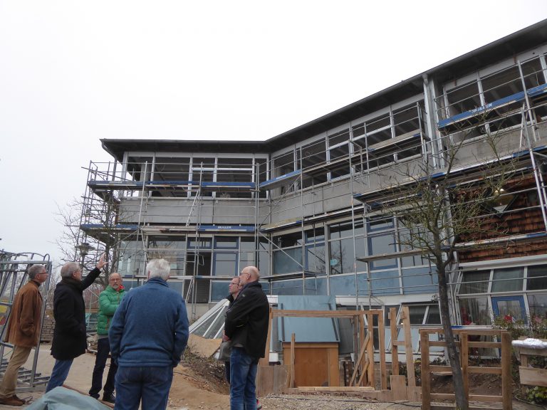 Grüne besichtigen die Baustelle „Gymnasium Stein“