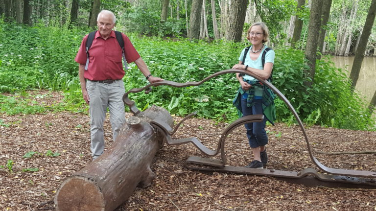 Viel Natur, viel Skulptur, und etwas Bienenstreicheln bei den Grünen Wegen