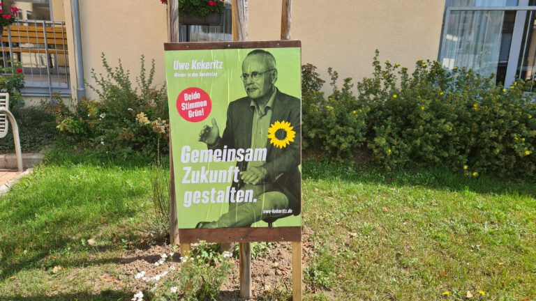 Feiger Angriff auf die Demokratie: Wahlplakate mehrfach entwendet – Staatsschutz ermittelt