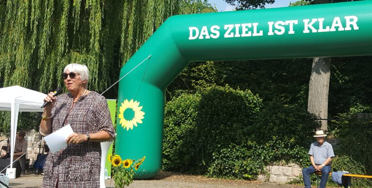 „Ändern wir die Regierung, die Welt braucht es!“ – Claudia Roth beim Wahlkampfhöhepunkt in Zirndorf